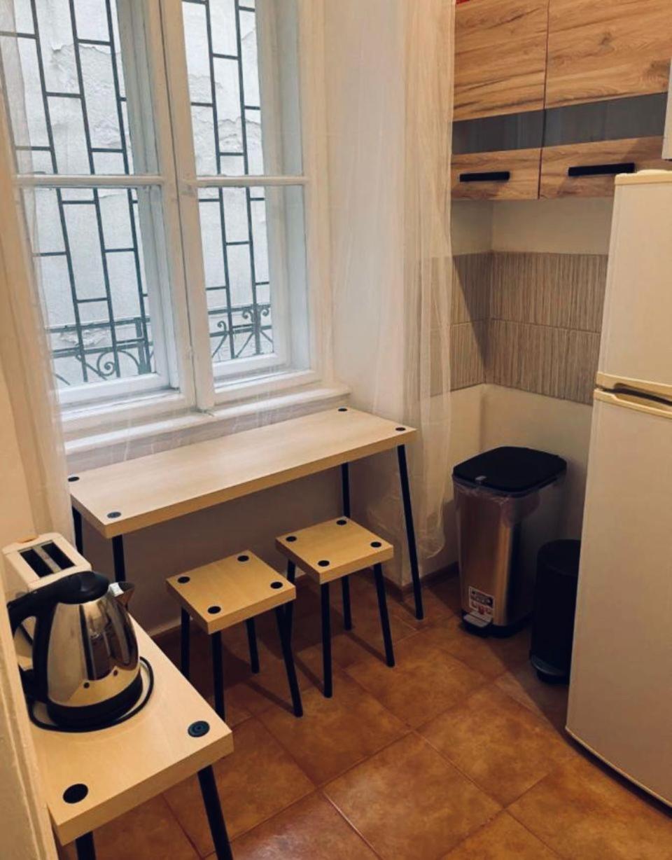 Ejjeli Majom Hostel Будапеща Екстериор снимка