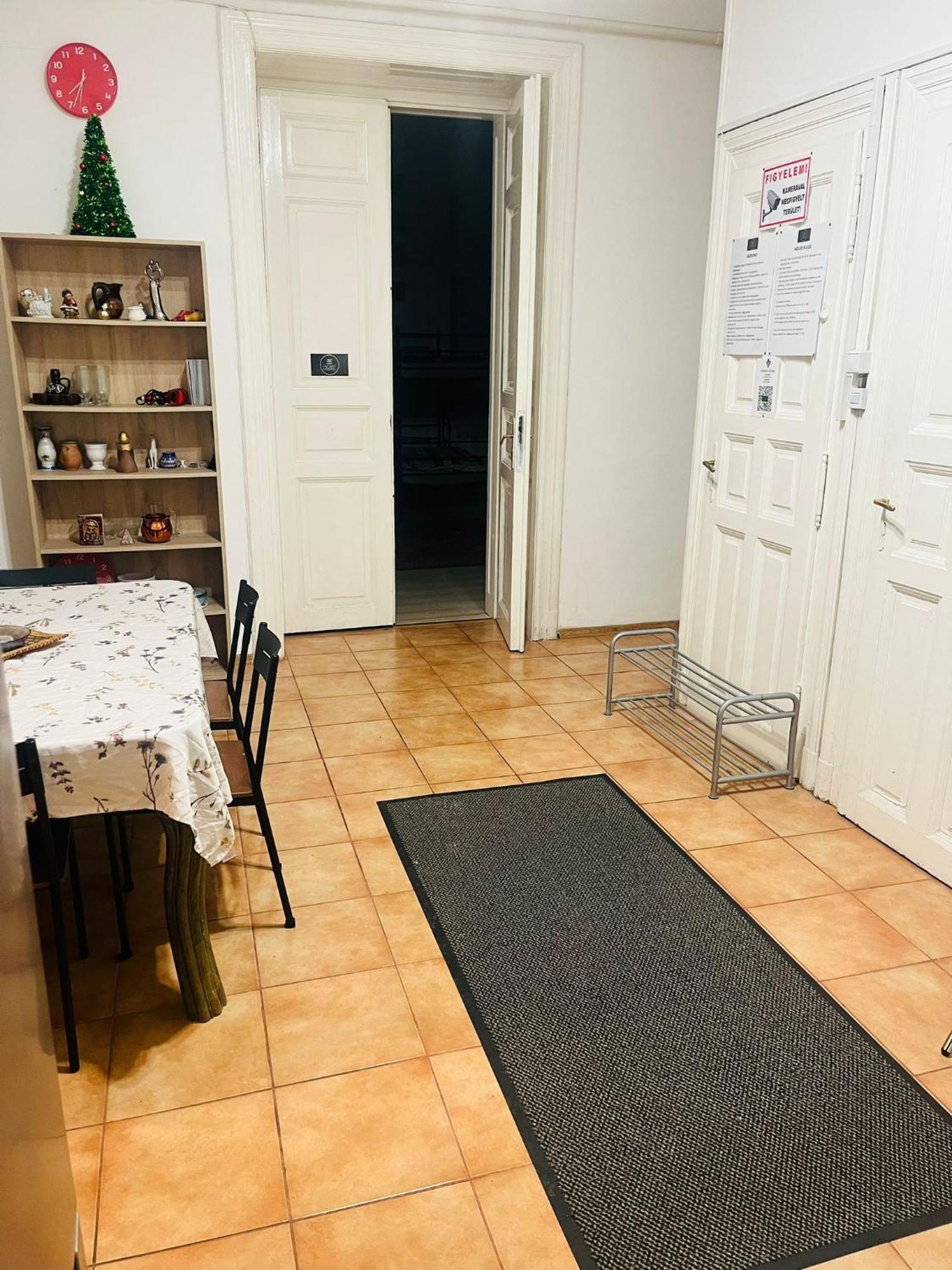Ejjeli Majom Hostel Будапеща Екстериор снимка