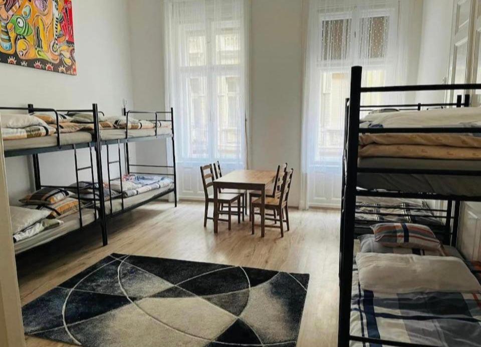 Ejjeli Majom Hostel Будапеща Екстериор снимка